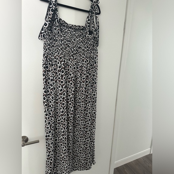 NWOT. DVF Smocked Tie Strap Poppy Dress. - Picture 4 of 7